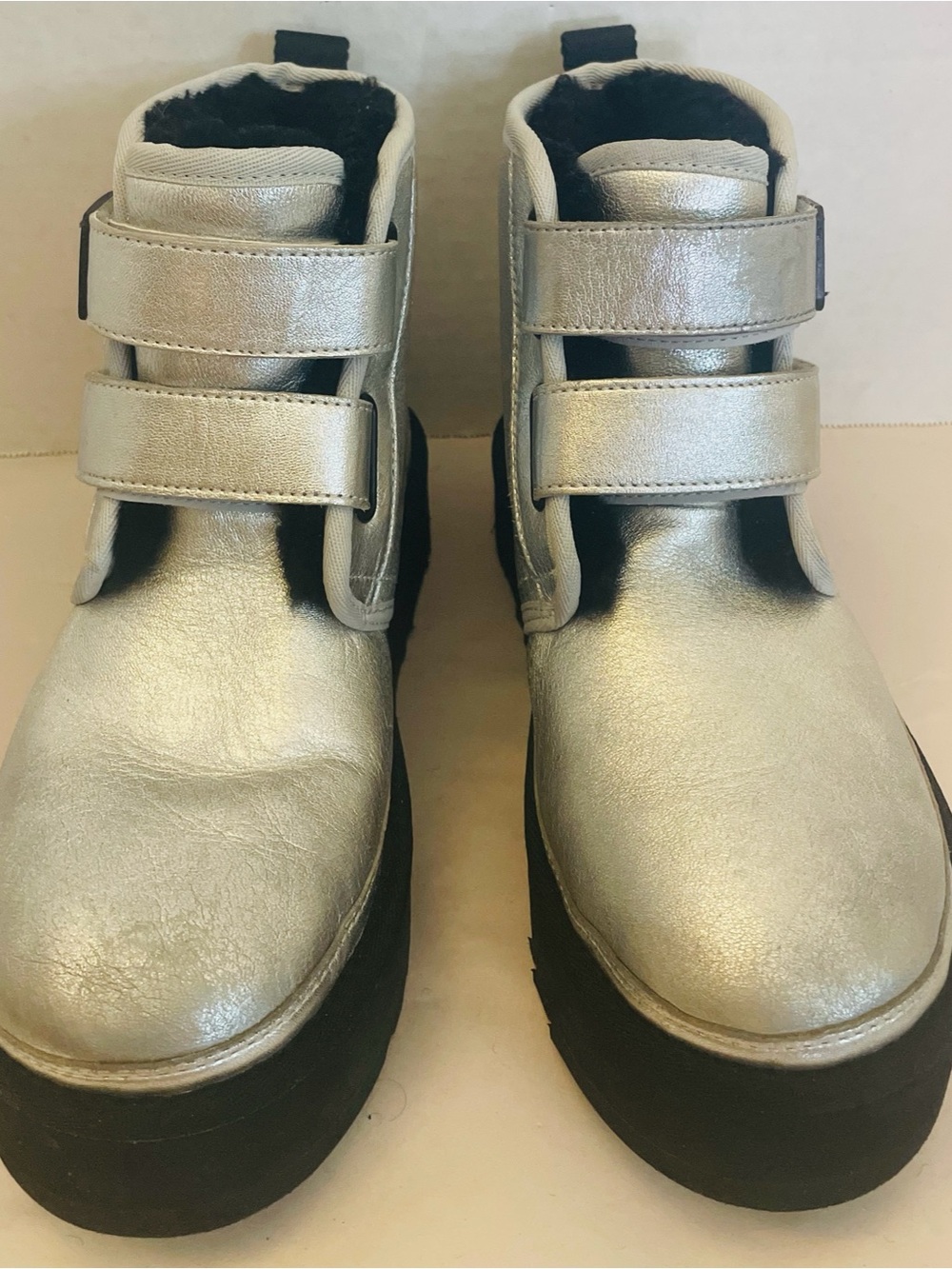 Ugg kids - big kids - Neumel Platform Leather Boots- Size 4